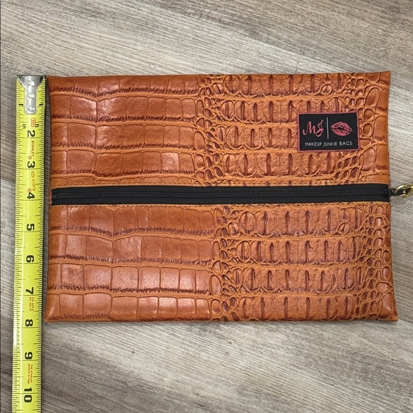 Makeup Junkie Embossed Leather makeup pouch El Dorado Cognac Bubble Gator - Picture 9 of 9